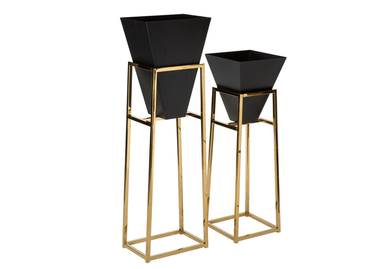 Black Pots with Brass Racks