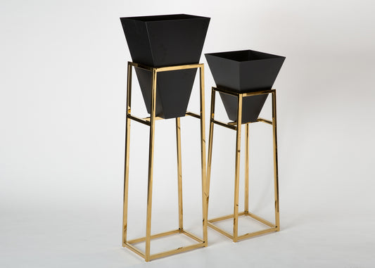 Black Pots with Brass Racks