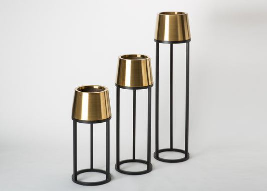 Gold pots with Black Racks